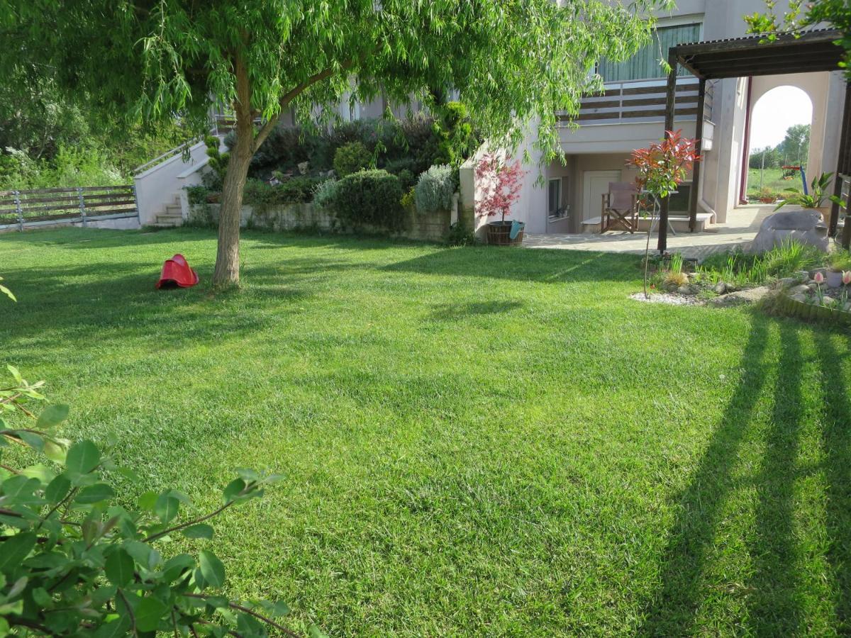 Guesthouse With Garden コモティニ エクステリア 写真